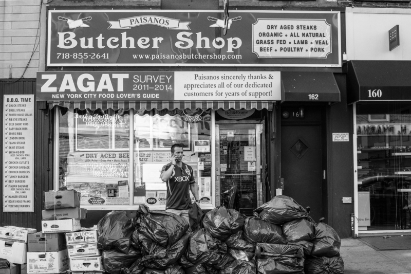 boucherie-LA SEYNE SUR MER-min_nyc_newyorkcity_urban_blackandwhite_bw_white_ny_black-364202